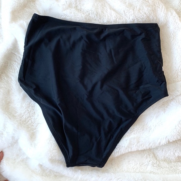 B&W High-waisted Bikini - Picture 5 of 7